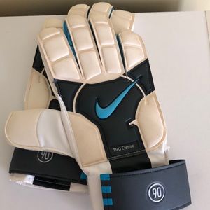 Nike Other | Nike Soccer T9 Classic Goalkeeper Gloves | Poshmark